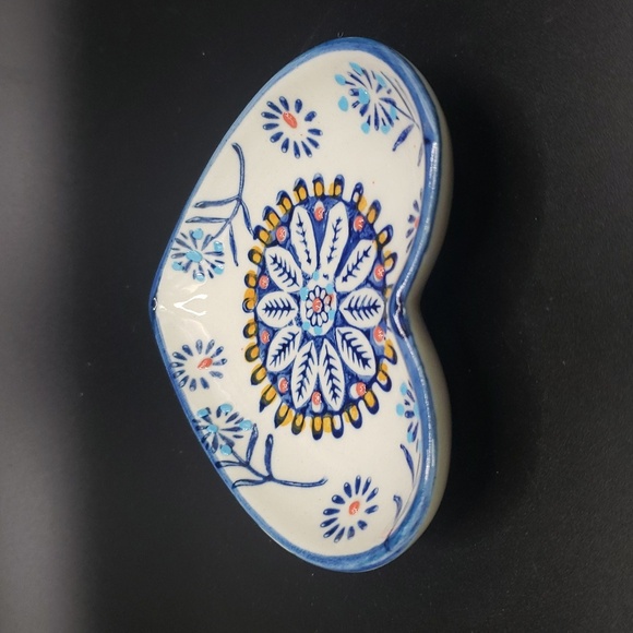 Young's NWT Heart-Shaped Stoneware Hand Stamped Decorative Dish - Picture 4 of 5